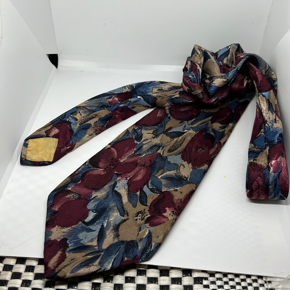 Via  Veneto Italy tie